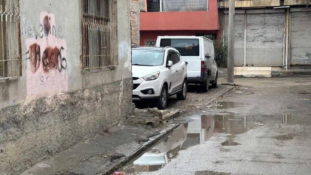 Adana’da Küçük Çocuğa Sokak Ortasında Şiddet Pes Dedirtti! 4